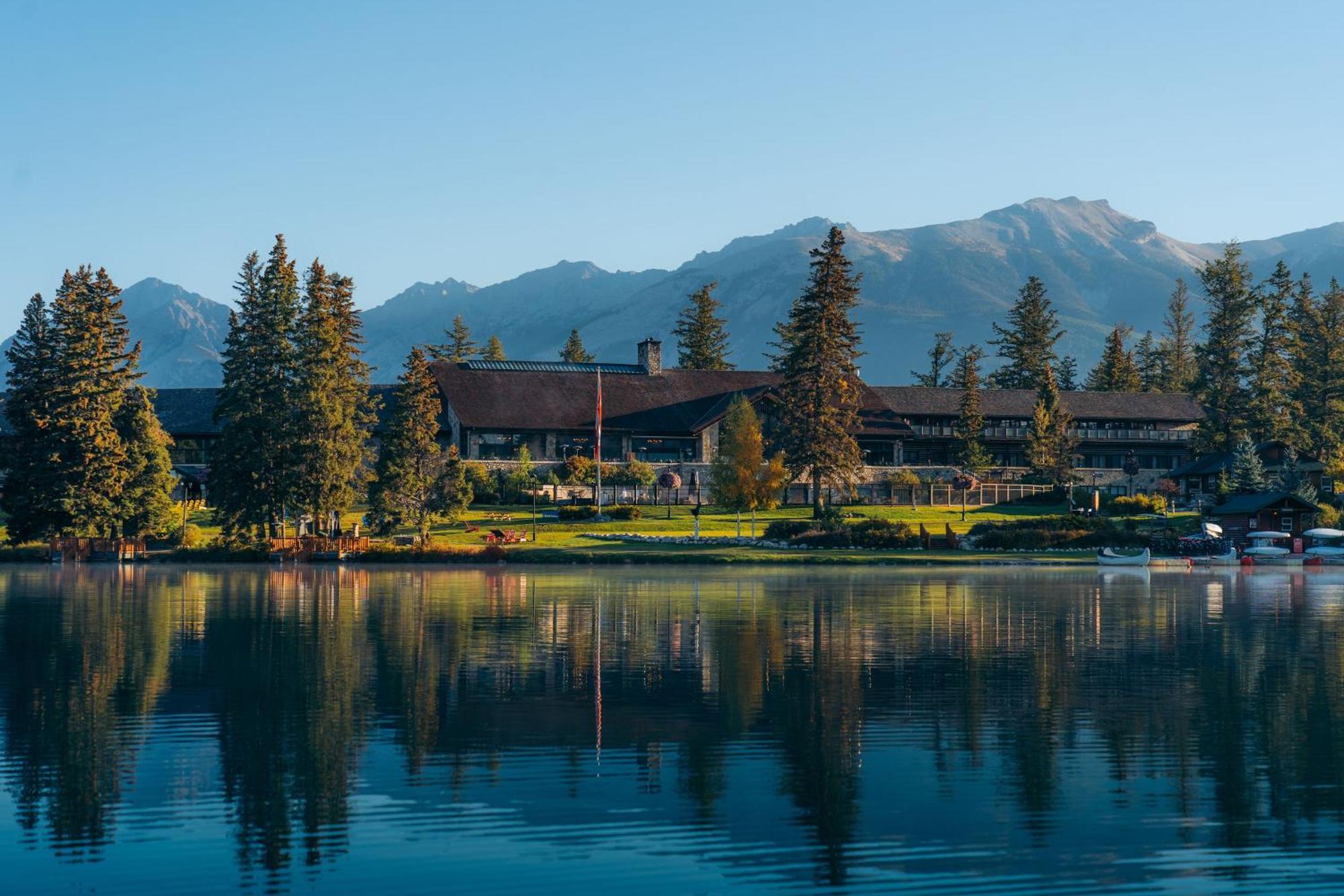 Fairmont Jasper Park Lodge Exterior foto