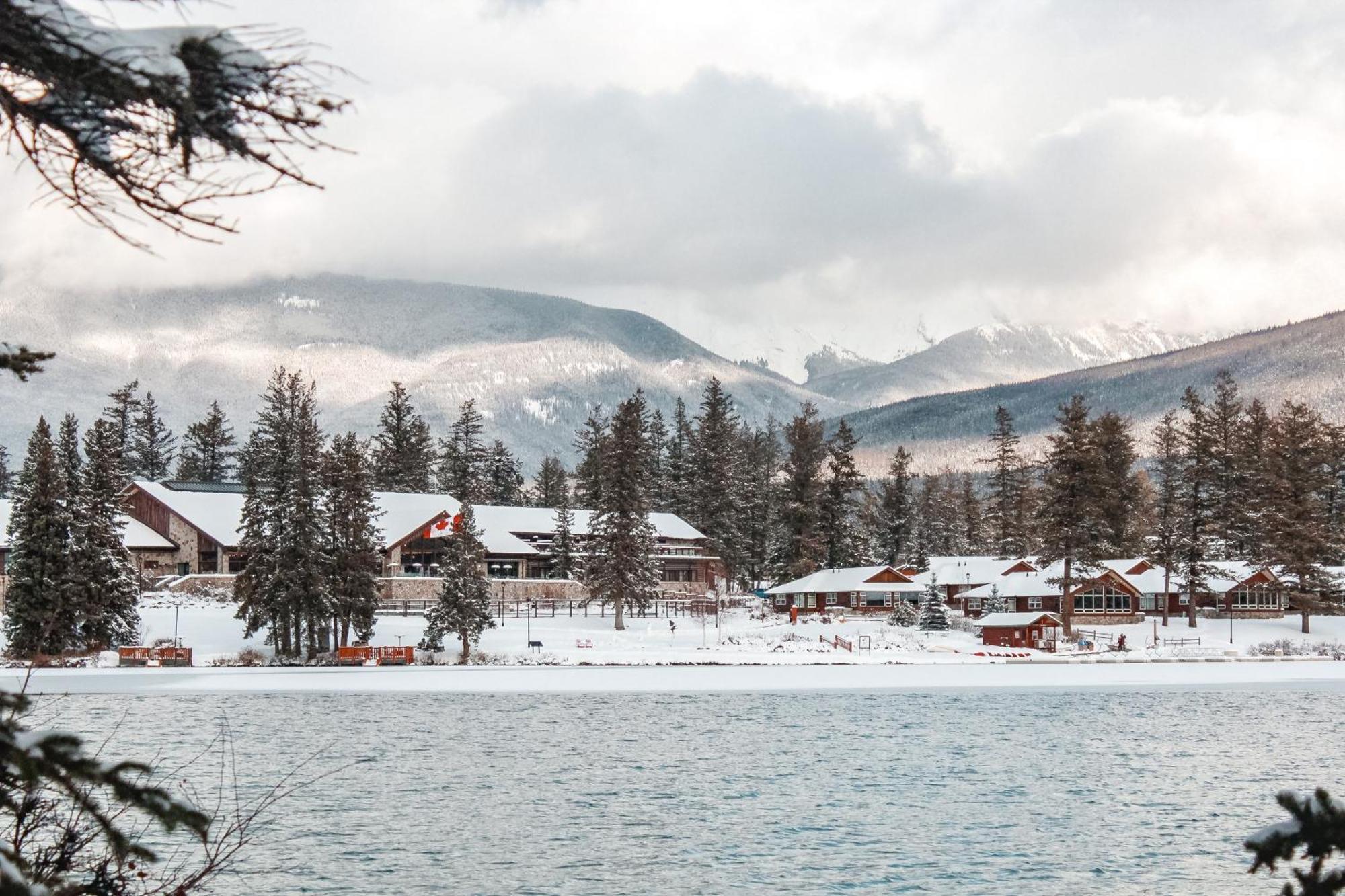 Fairmont Jasper Park Lodge Exterior foto